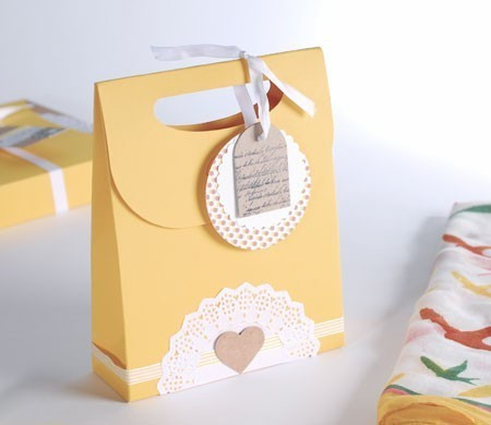Bolsa regalo con etiquetas...