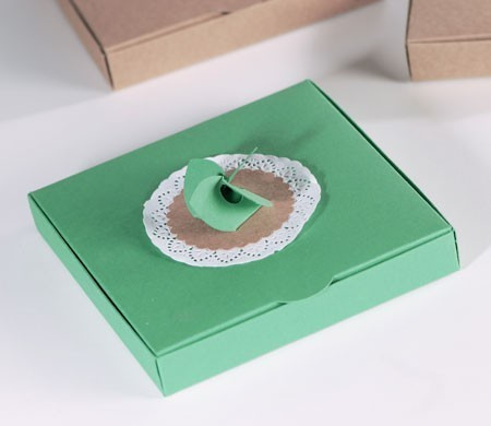 Geschenkbox mit Flügelblume