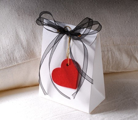 Kleine Schachtel für Valentinstagsgeschenk