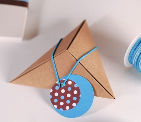 Kleine pyramidenförmige Schachtel für kleine Geschenke