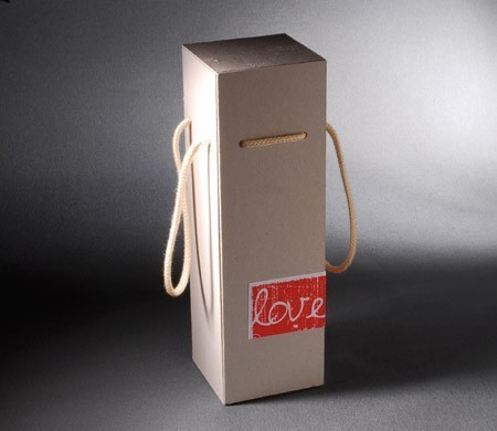 Caja para vino con etiqueta