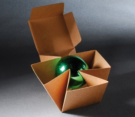 Selbstschließende Schachtel für Weihnachtsgeschenke Selbstschließende Schachtel für Weihnachtsgeschenke