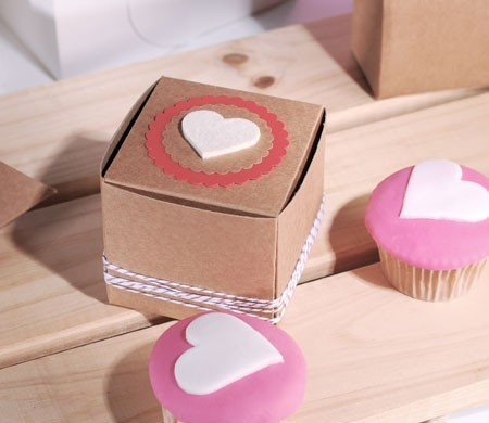 Selbstschließende Geschenkbox
