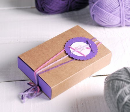 Caja bicolor decorada con...