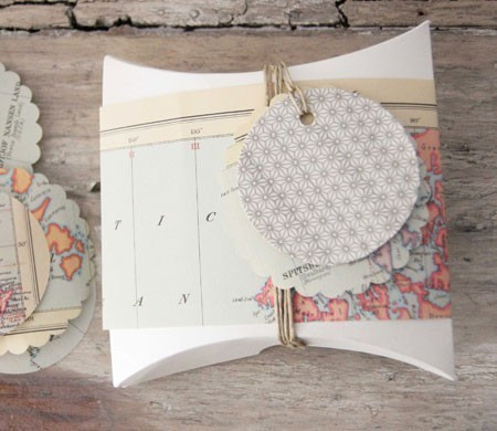 Kleine Schachtel mit Vintage-Dekoration