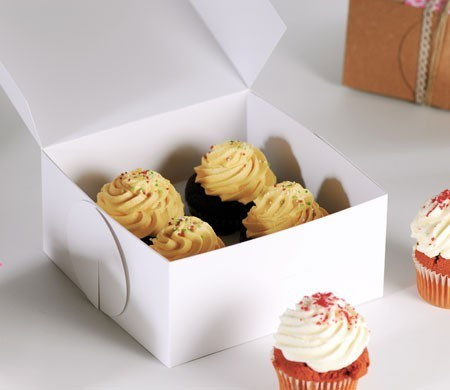 Dekorierte Box für 4 Cupcakes Dekorierte Box für 4 Cupcakes