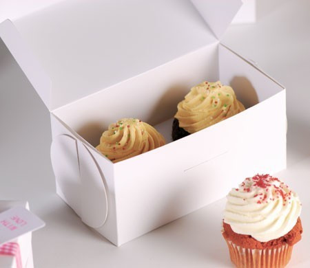 Kleine geschlossene Box für zwei Cupcakes Kleine geschlossene Box für zwei Cupcakes