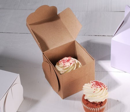 Dekorierte Schachtel für einen Cupcake Dekorierte Schachtel für einen Cupcake