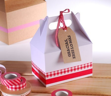 Weiße dekorierte Picknick-Schachtel