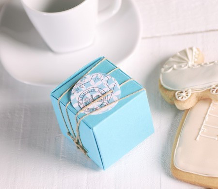 Kleine türkise Geschenkbox