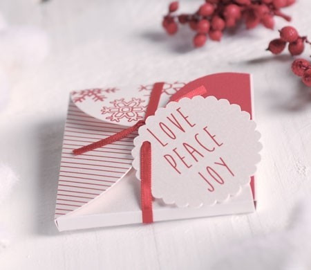 Weihnachtliche Schachtel für CD oder Einladungen mit Schleife Weihnachtliche Schachtel für CD oder Einladungen mit Schleife