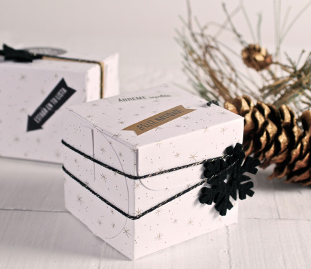 Kleine quadratische Schachtel für Weihnachten