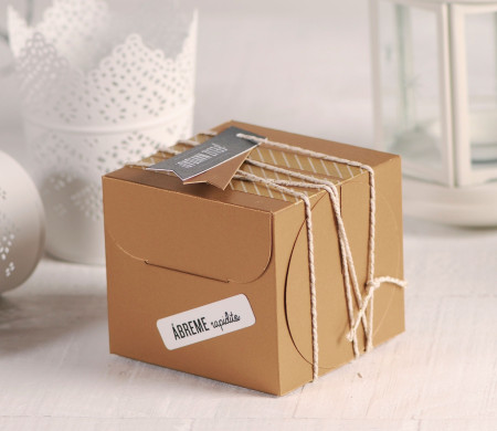 Cupcake-Box mit Weihnachtsdekoration