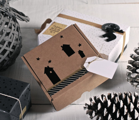 Quadratisch Versandkartons mit Vinyl-Aufkleber Quadratisch Versandkartons mit Vinyl-Aufkleber