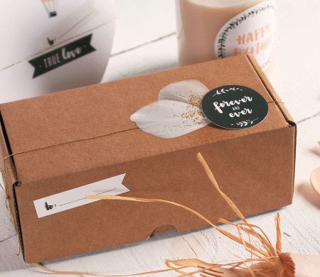 Geschenkbox mit Federn für...
