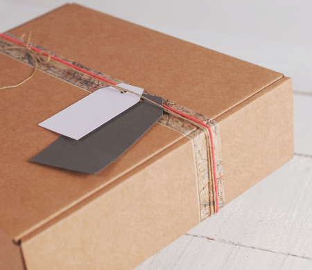 Versandkarton, eine originelle Geschenkverpackung Versandkarton, eine originelle Geschenkverpackung
