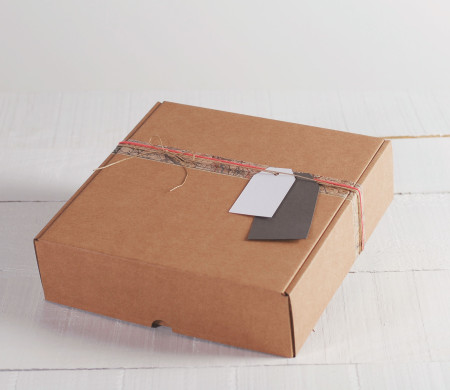 Versandkarton, eine originelle Geschenkverpackung Versandkarton, eine originelle Geschenkverpackung