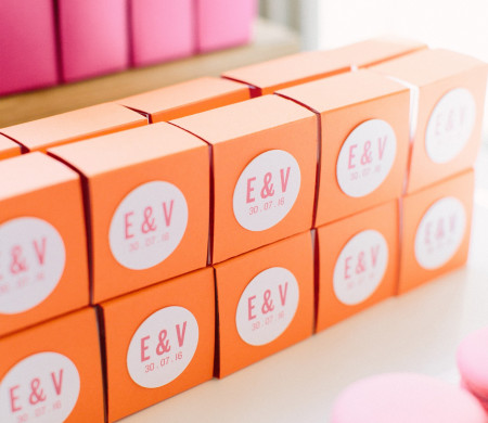 Kleine Schachtel für einen Macaron für Hochzeiten