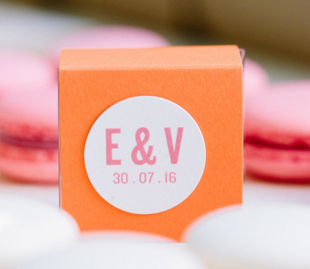 Kleine Schachtel für einen Macaron für Hochzeiten