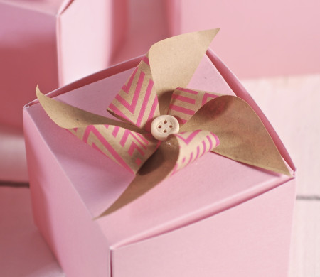 Dekorierte Geschenkbox mit Mühle Dekorierte Geschenkbox mit Mühle