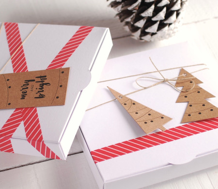 Kleine Schachtel für Weihnachten, flach und mit Accessoires Kleine Schachtel für Weihnachten, flach und mit Accessoires
