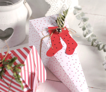 Caja cono en blanco y rojo
