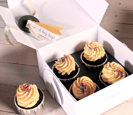 Der Kasten für Cupcakes  Verschenken. Der Kasten für Backwaren!