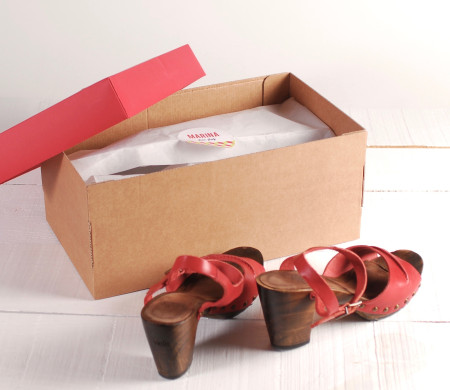 Der geschmückte Kasten für Schuhe