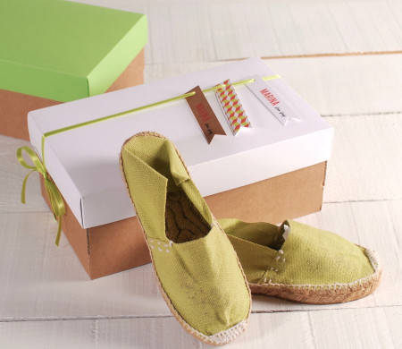 Der Kasten für Kinderschuhe Der Kasten für Kinderschuhe