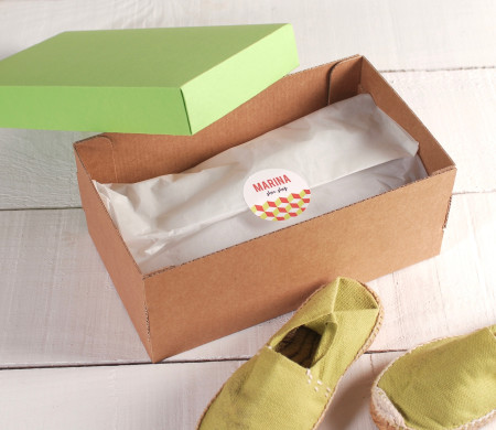 Der Kasten für Kinderschuhe Der Kasten für Kinderschuhe