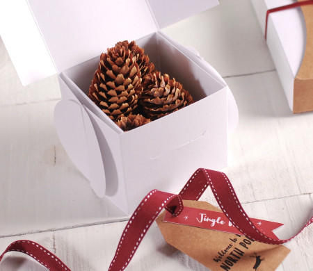 Quadratische Geschenke Box für Weihnachten Quadratische Geschenke Box für Weihnachten