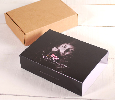 Schachtel mit personalisierbarer Ummantelung mit Fotos
