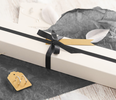 Kleine elegante längliche Schachtel Kleine elegante längliche Schachtel