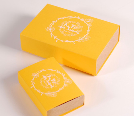 Gelbe Streichholzschachtel für Geschenk