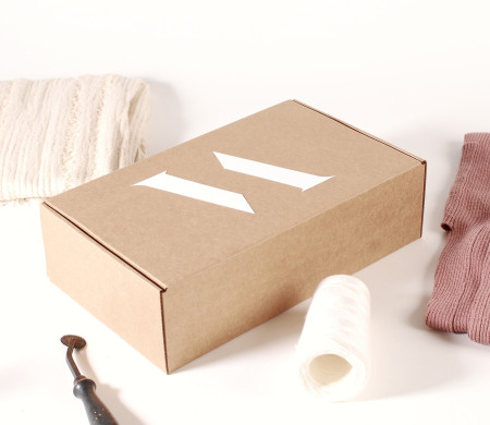Selbst zusammensetzbare rechteckige Wäschebox mit Mikrowelle Selbst zusammensetzbare rechteckige Wäschebox mit Mikrowelle