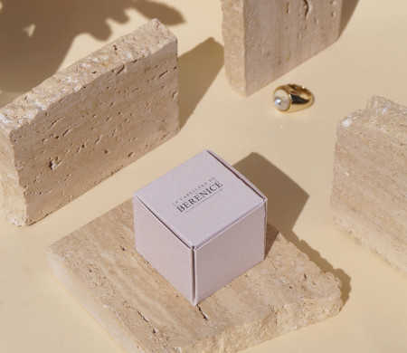 Quadratische Schachtel für Schmuck