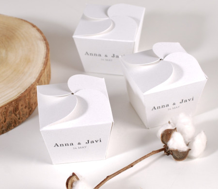 Schachtel mit Blumenverschluss für Gastgeschenk zur Hochzeit
