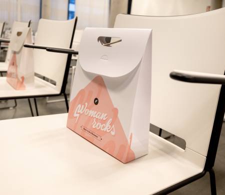 Geschenkbox aus Karton für Veranstaltungen