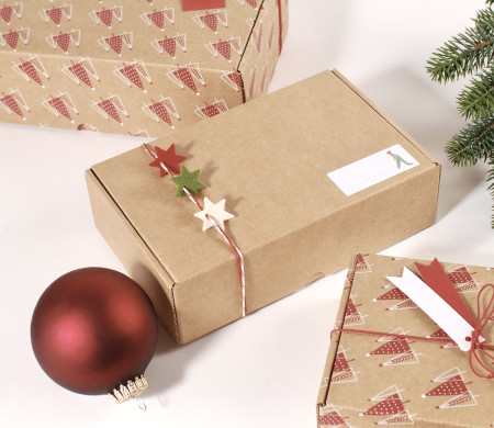 Kartonschachtel mit weihnachtlichen Motiven