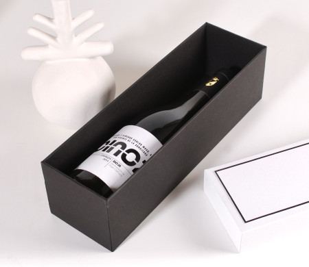 Ideale Schachtel für eine Flasche Wein, Champagner oder Cava. Ideale Schachtel für eine Flasche Wein, Champagner oder Cava.