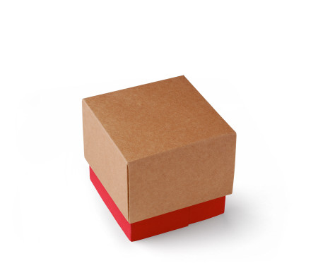 Originelle Geschenkschachtel in Form eines Schmuckkästchens mit drei Ebenen.