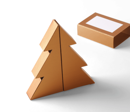 Geschenkschachtel für Weihnachten in Form eines Baumes