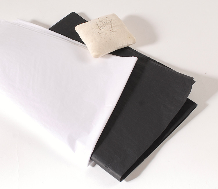 Seidenpapier. Verpacken Sie Ihre Geschenke schön!