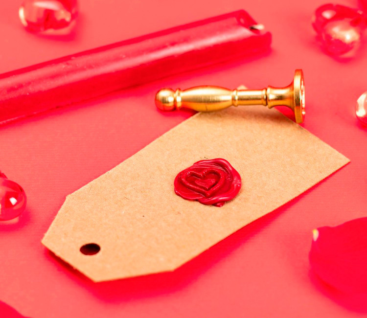 Siegelstempel aus Metall mit Herzmotiv
