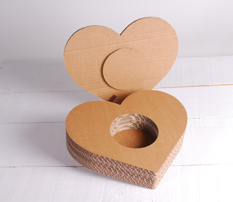 Dekoratives Herz aus Karton, ein Geschenk mit Liebe! Dekoratives Herz aus Karton, ein Geschenk mit Liebe!