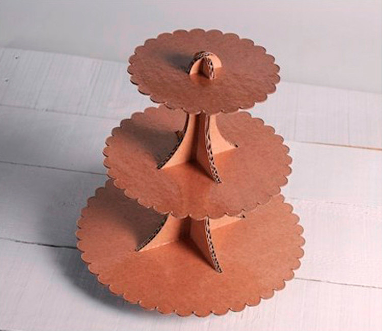 Kartonaufsteller für Cupcakes und Küchlein Kartonaufsteller für Cupcakes und Küchlein