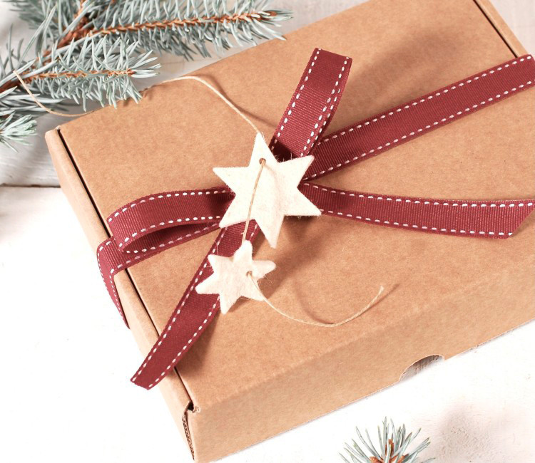 Set mit Weihnachtsschmuck aus Filz. Ein winterlicher Look! 