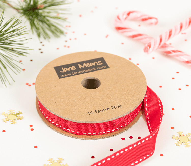Rotes Grosgrain-Band für Geschenkverpackungen. Rotes Grosgrain-Band für Geschenkverpackungen.