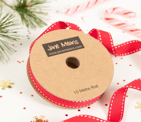 Rotes Grosgrain-Band für Geschenkverpackungen.