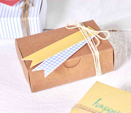 Kleine Schachtel in Kraftpapierfarbe